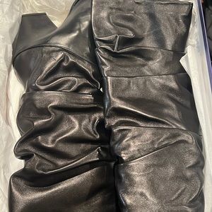 Brand new Stuart Weitzman wedge books. Size 10